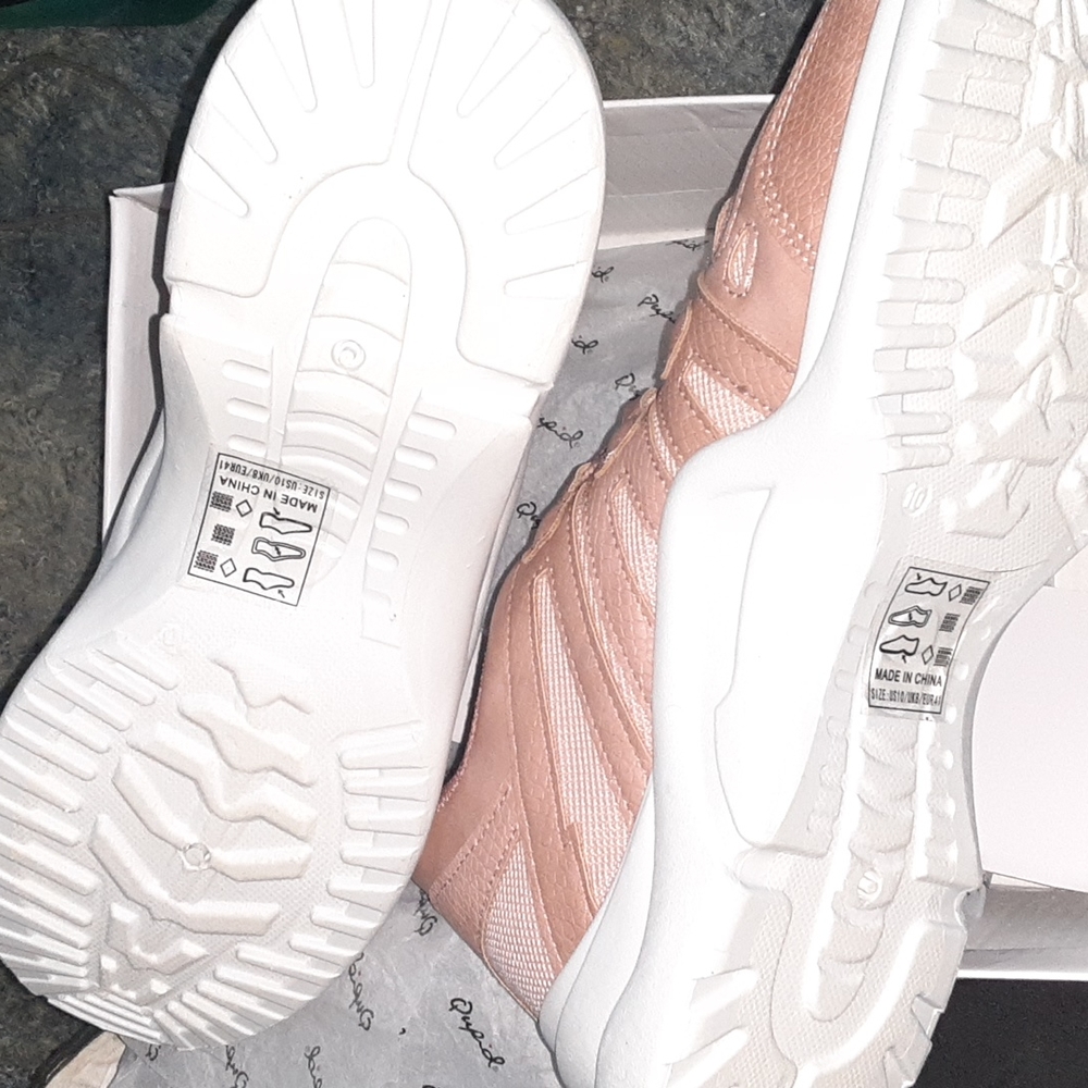 Size 10 Walking Shoe by Qupid $10 Rose Mauve Color